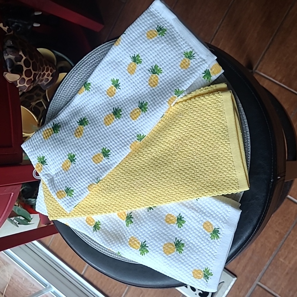 KitchenAide Towel Set - Picture 2 of 9